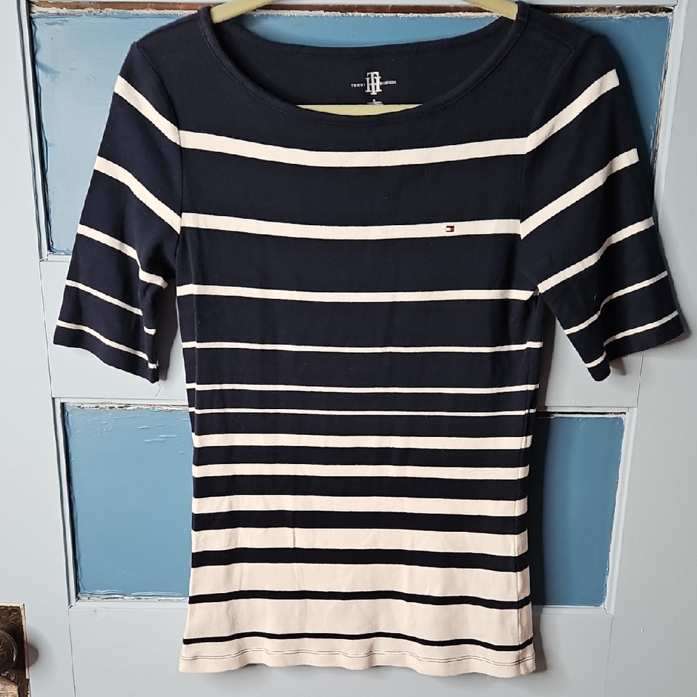 Tommy Hilfiger Women's Navy and White Striped Tee Medium